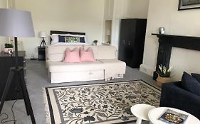 Grosvenor Place Spacious Studio Apartment